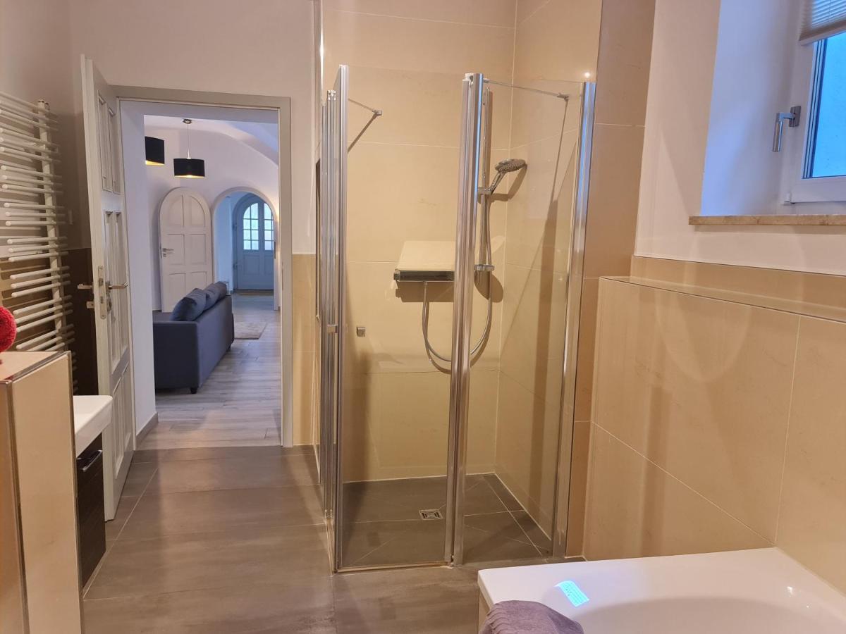 Appartements In Schoner Burganlage Jena Buitenkant foto